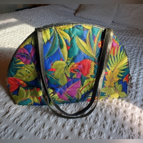 Fuji Parrots Quilted Bag - Picture 1 of 8